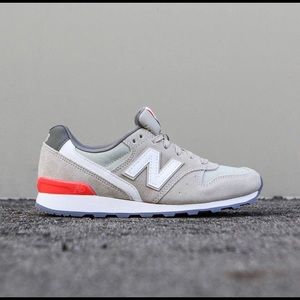 New Balance 696 Women’s Retro Shoes 9.5
